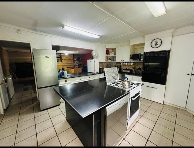 6 BEDROOM HOUSE FOR SALE IN PRIMROSE EAST